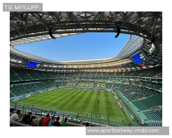 传奇圣克鲁斯44岁再战绿茵场开启生涯第28季去年32场贡献4球