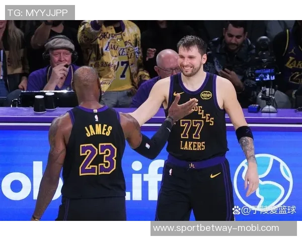 东契奇与里夫斯联手发威詹姆斯是否会影响他们的表现引发热议 东契奇与里夫斯联手发威詹姆斯是否会影响他们的表现引发热议